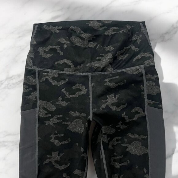 Fabletics Powerhold Capri Leggings Size XS Camo Mesh Panel Pocket High Waisted - Picture 7 of 10
